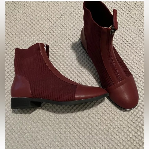 Journee Collection Red Zip Booties, size 7 - Picture 2 of 5